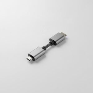 Adaptateur USB-C vers HDMI 4K 60 Hz, vu de trois quarts sur fond neutre