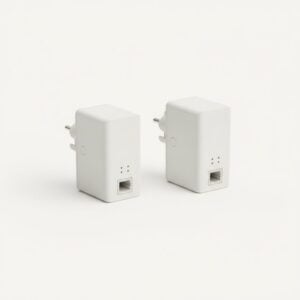 Adaptateurs CPL 1000 Mb/s, la paire, vu de trois quarts sur fond neutre